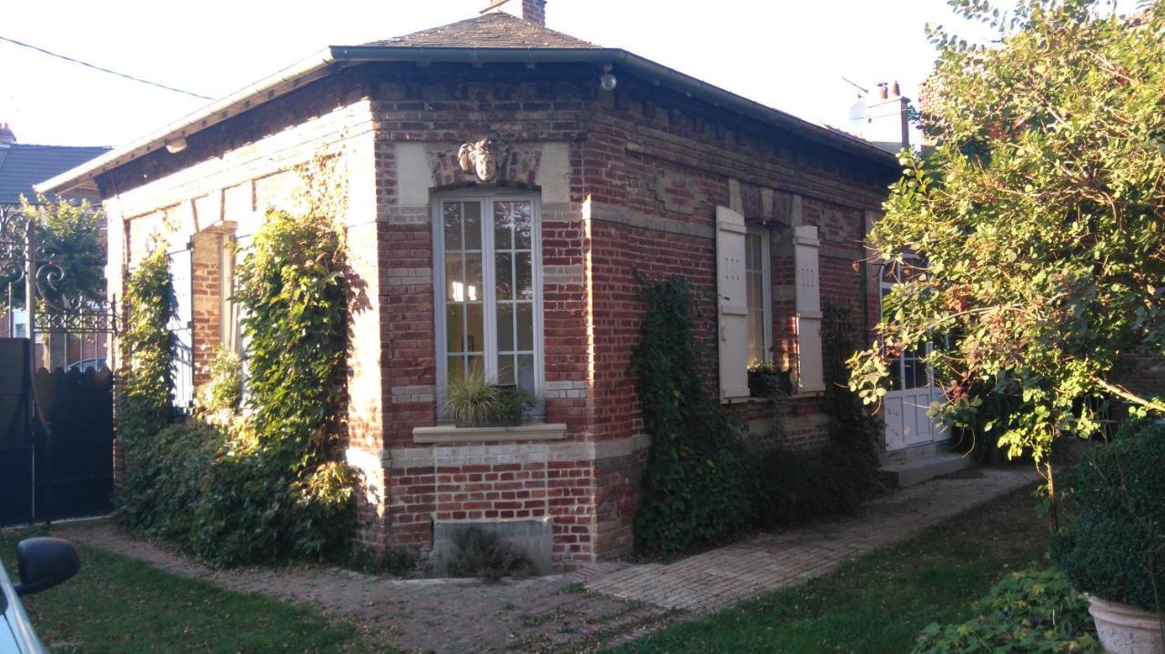 Le Jardin Des Ecureuils Hotel Demuin Bagian luar foto